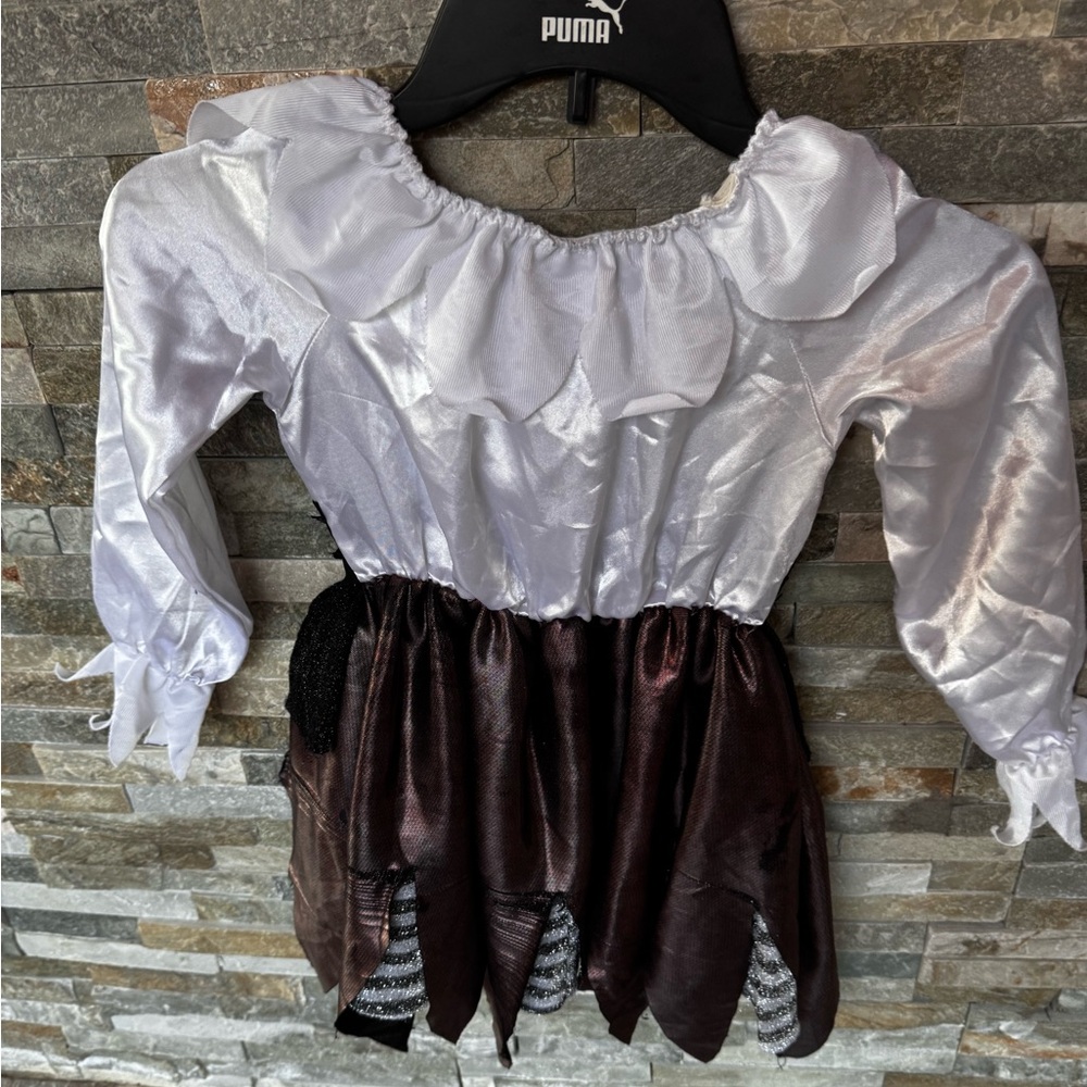 Girls pirate costume size 4-6 size small - Picture 3 of 5